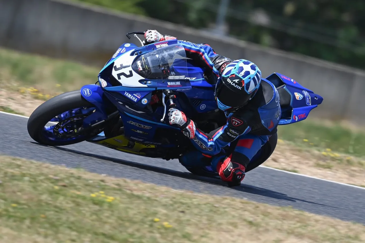 À vendre : la Yamaha R7 Cup de Teddy Fievet – Une véritable moto de championnat prête à gagner